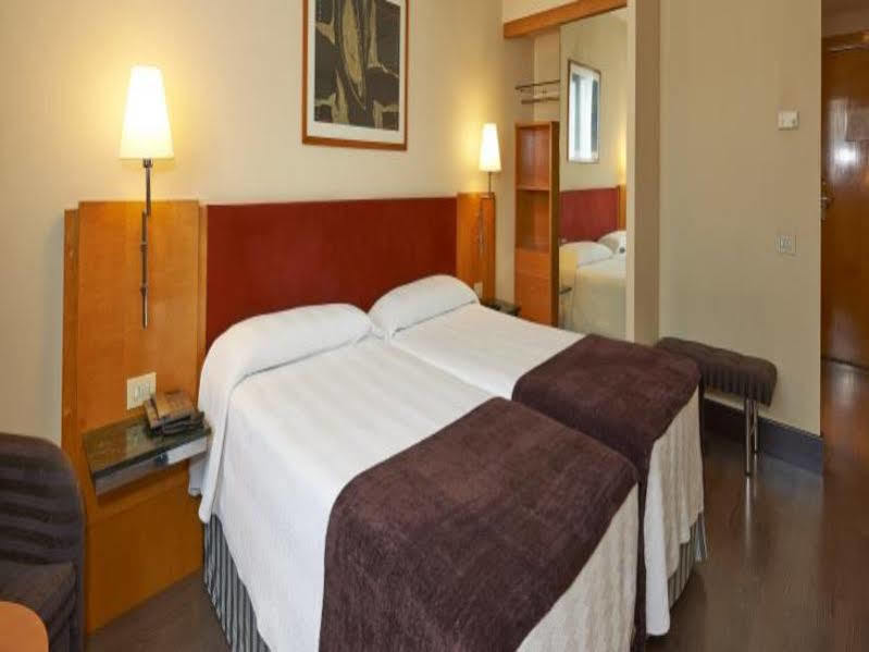 Nh Ciutat De Reus Hotel Exterior photo