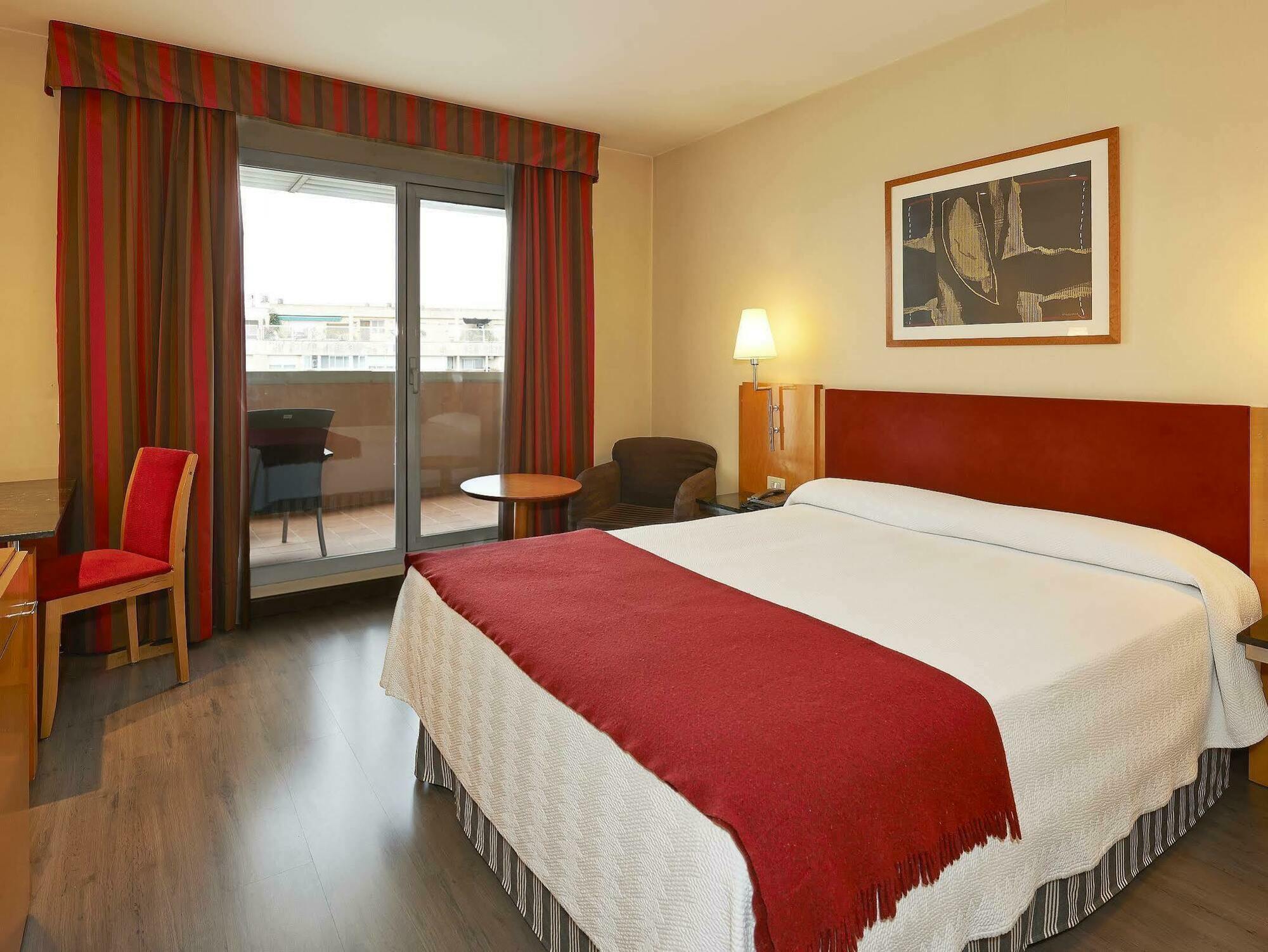 Nh Ciutat De Reus Hotel Exterior photo
